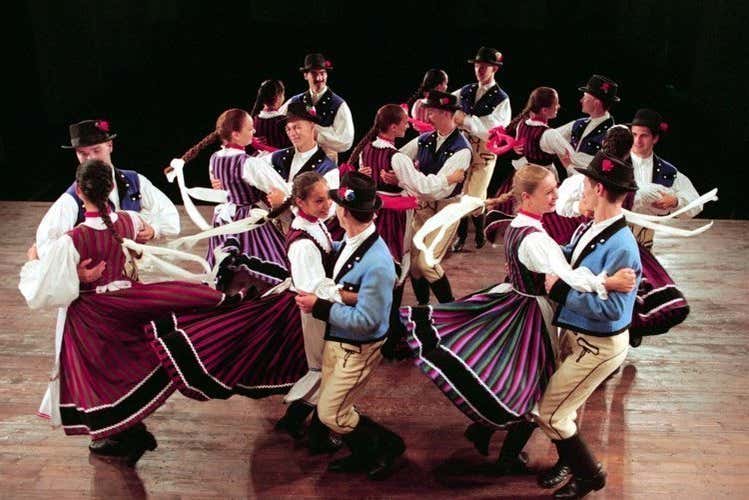 Folklore hongrois à Budapest budapest.fr