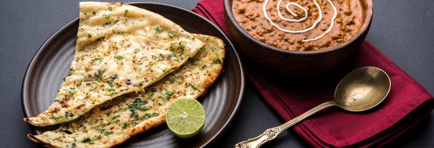 Clase de cocina y comida con una familia india
