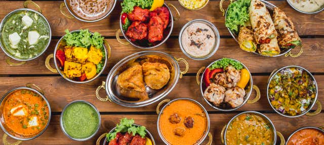Cours de cuisine et dîner avec une famille indienne