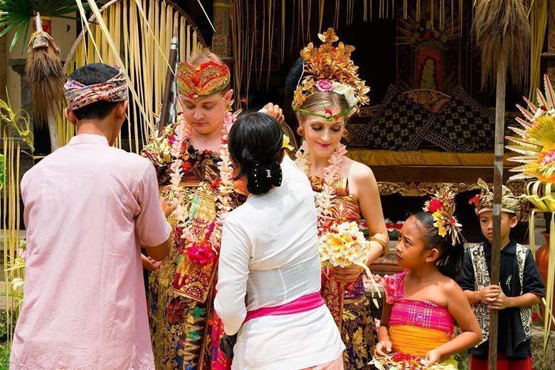 balinese women