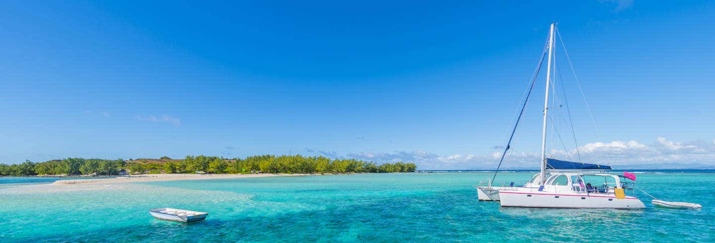 Excursión a Isla Gabriel en catamarán