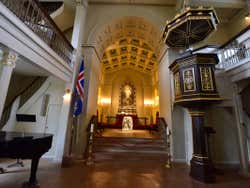 Altar da Catedral Luterana de Reykjavík