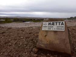 Cartel de peligro en Geysir