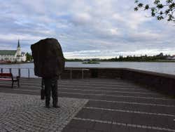 Estátua do lago Tjörnin