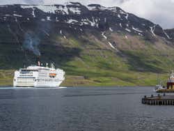 Ferri en Seydisfjordur
