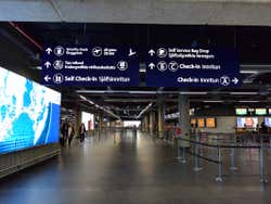 Interior del Aeropuerto de Keflavik