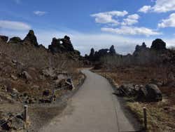 Trilha em Dimmuborgir