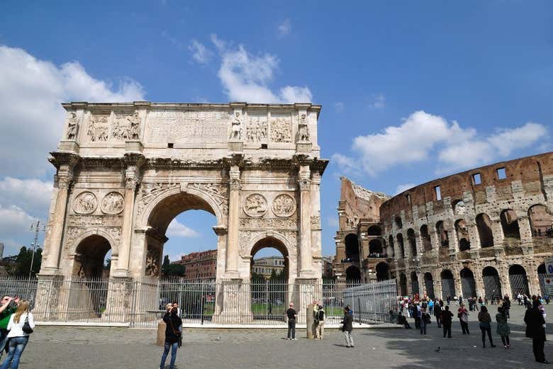 Arco de Constantino, ao lado do Coliseu de Roma