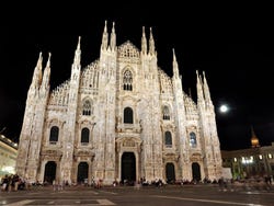 Catedral de Milán al anochecer