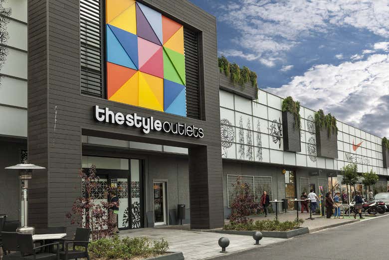 Vicolungo The Style Outlets Shopping Tour from Milan