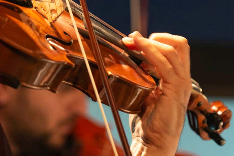 Dettaglio di un musicista del Palazzo di Santa Chiara