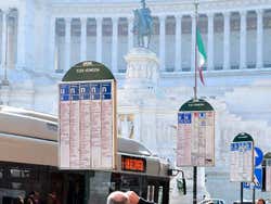 Autobuses en Roma, parada de autobús