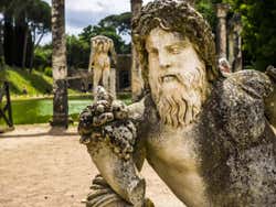 Escultura na Villa Adriana