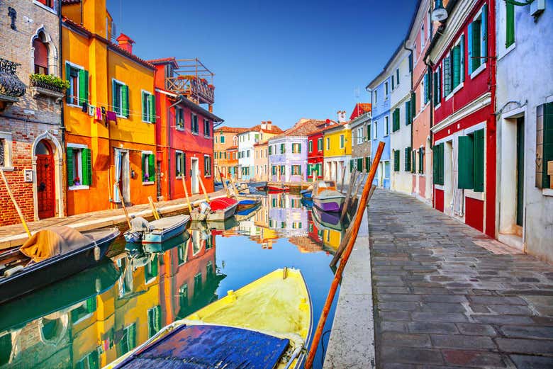 Du lịch nghỉ dưỡng: Tham Quan Thành Phố Venice nổi tiếng của nước Ý Canal-burano-casas-colores