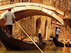 Paseo en gondola con serenata