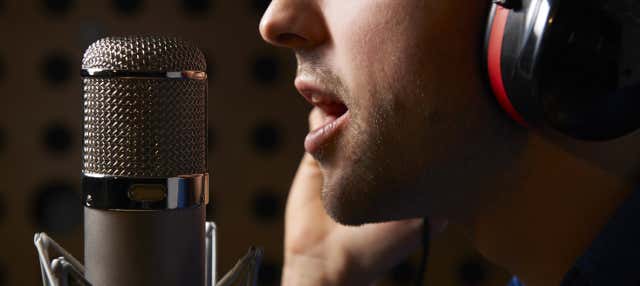 Incisione di una demo in uno studio di musica reggae