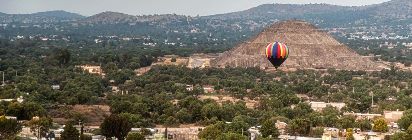 Passeio privado de balão por Teotihuacán