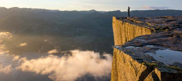 Trekking sul Preikestolen all'alba