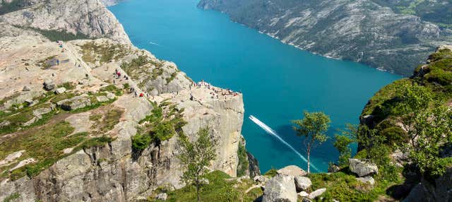 Trilha por Preikestolen + Passeio de canoa pelos fiordes