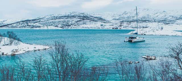 Croisière à travers les fjords arctiques + Pêche