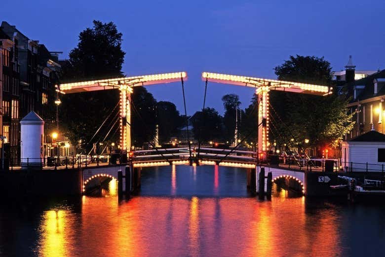 Croisière sur les canaux dans Amsterdam de nuit - amsterdam.fr