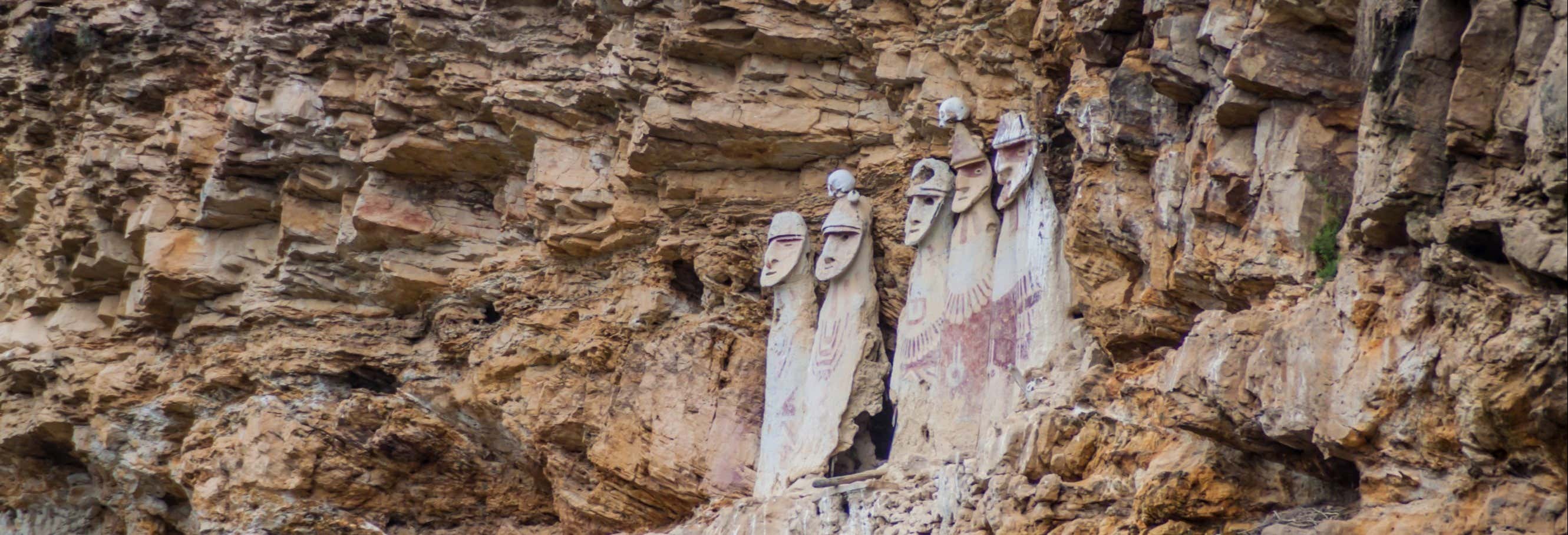 Sarcófagos de Carajía y Cavernas de Quiocta