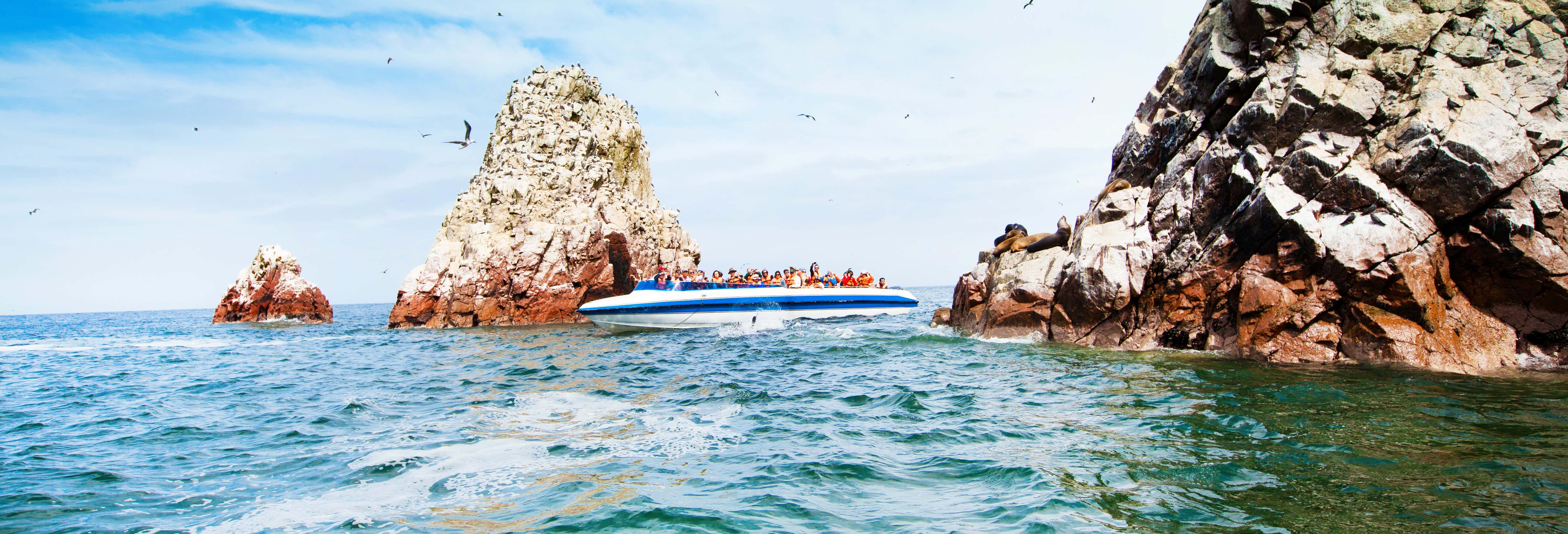 Paseo en lancha o yate por la bahía de Paracas