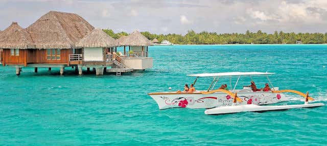 Passeio de canoa polinésia por Bora Bora