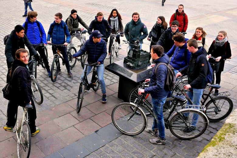 Escutando as explicações do guia