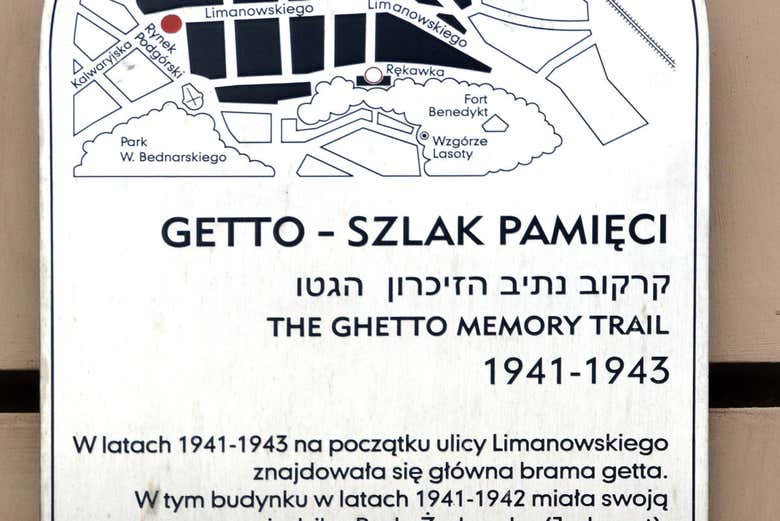 Placa de homenagem no bairro judeu de Cracóvia