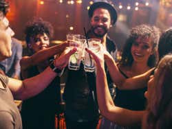 Desfrutando do Pub Crawl de Cracóvia