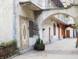 Rua típica do bairro Kazimierz