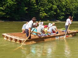 Passeio de balsa pelo rio Dujanec
