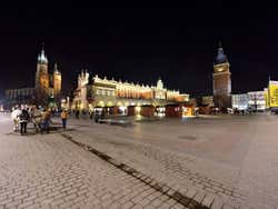 Praça do Mercado ao anoitecer