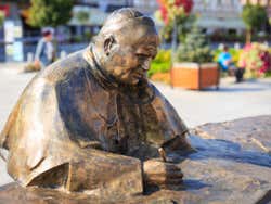 Outra escultura do Papa em Wadowice