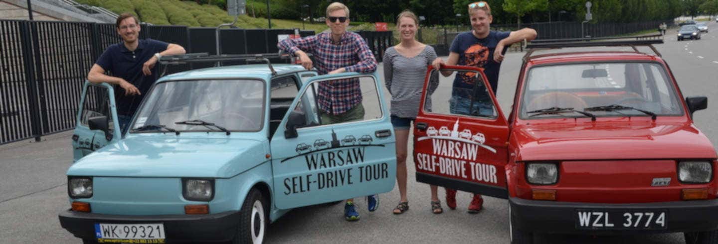 Conducción de coche antiguo en Varsovia