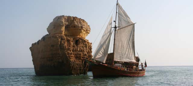 Croisière et barbecue sur un bateau pirate