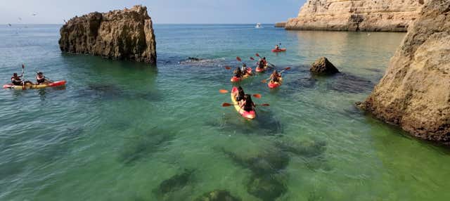 Excursion aux grottes d'Armação de Pêra en kayak