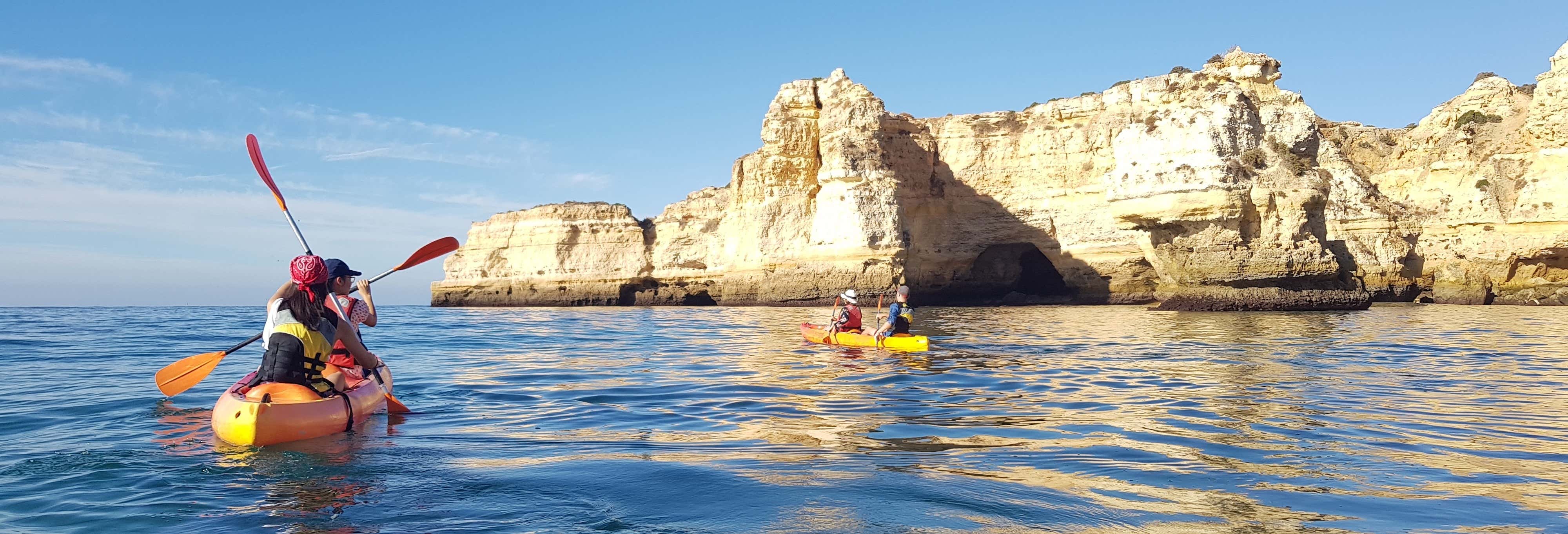Tour en kayak por las cuevas de Benagil