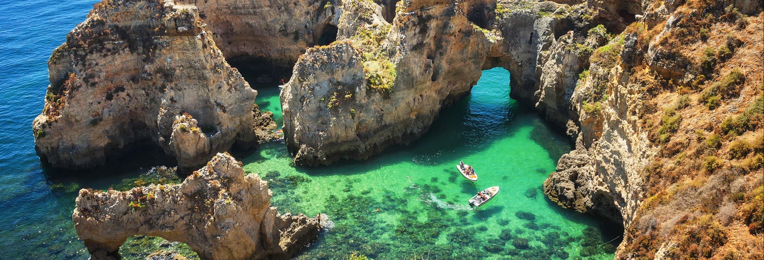 Paseo en barco por las cuevas de Ponta da Piedade con comida