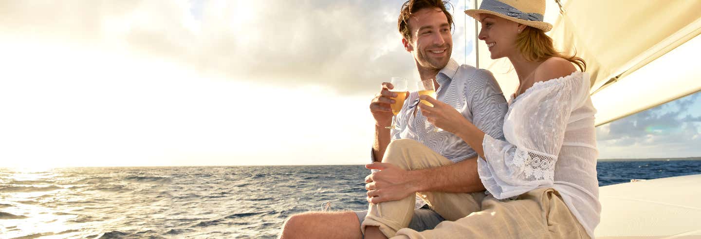 Crucero con música en directo y degustación de vinos y tapas