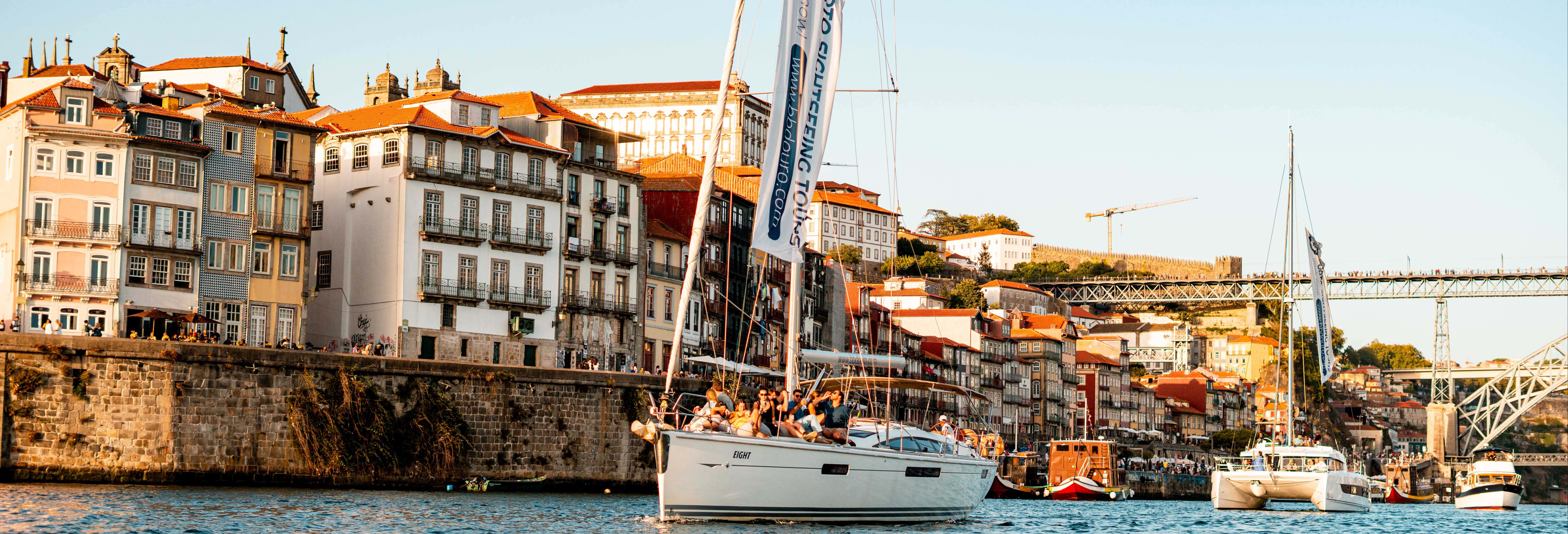 Paseo en velero al atardecer