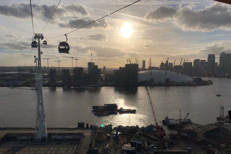 Vista sobre o Tâmisa e do teleférico