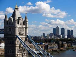Tower Bridge y Canary Wharf