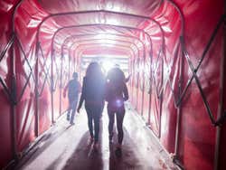 Túnel de acesso ao campo