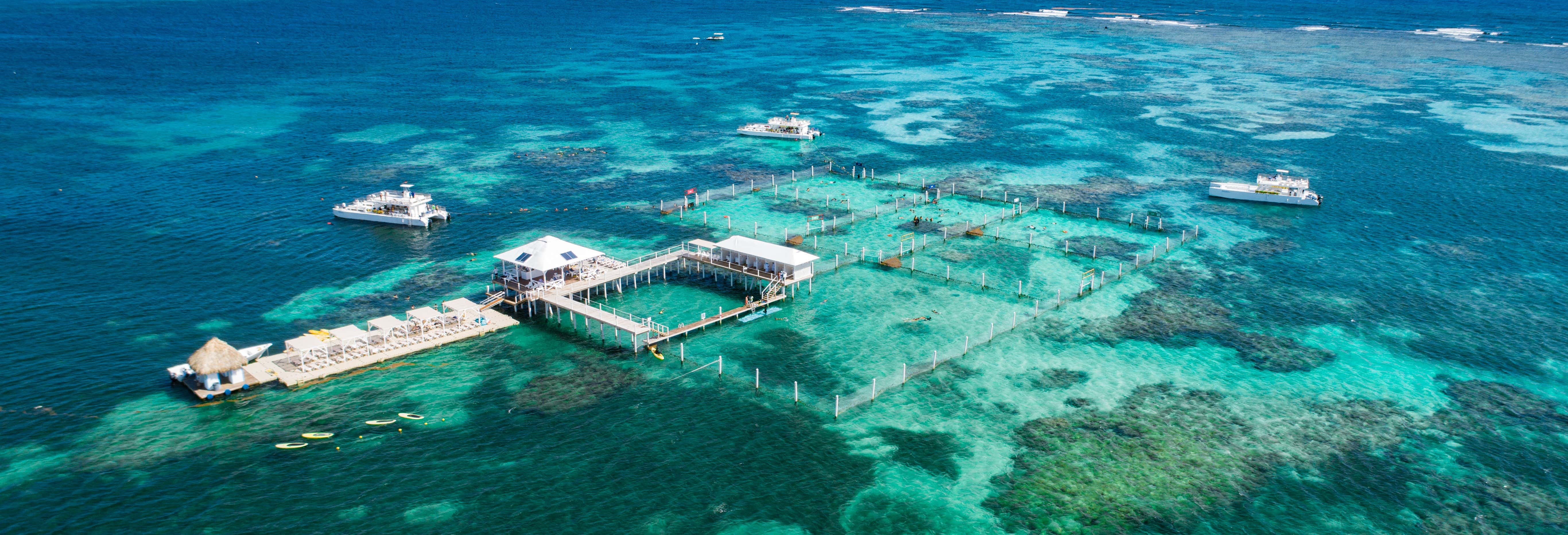 Paseo en barco y snorkel en Marinarium