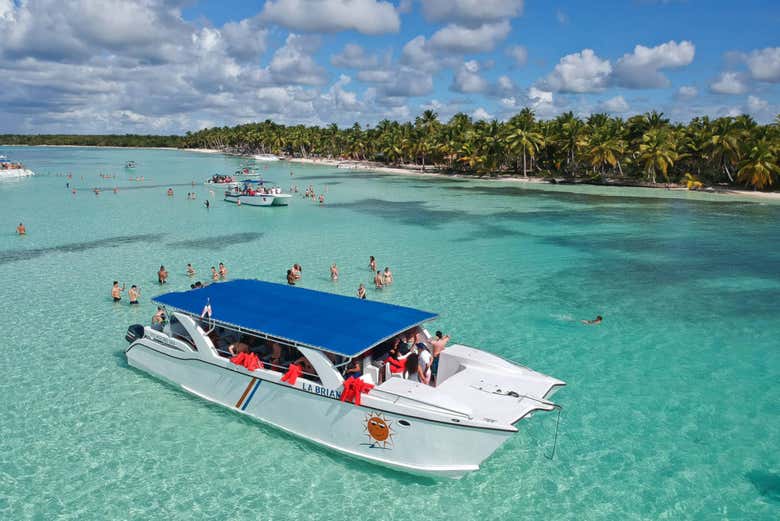 viaje a isla saona en catamaran