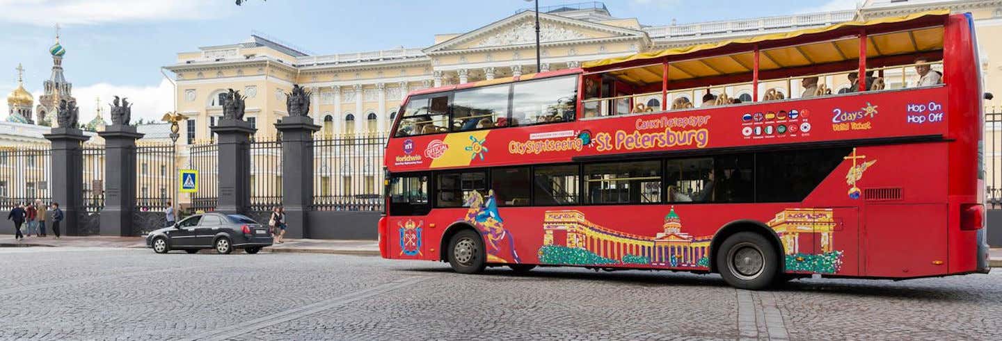 Bus et bateau touristique de Saint-Pétersbourg
