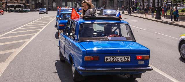 Tour di San Petersburgo su un'auto sovietica