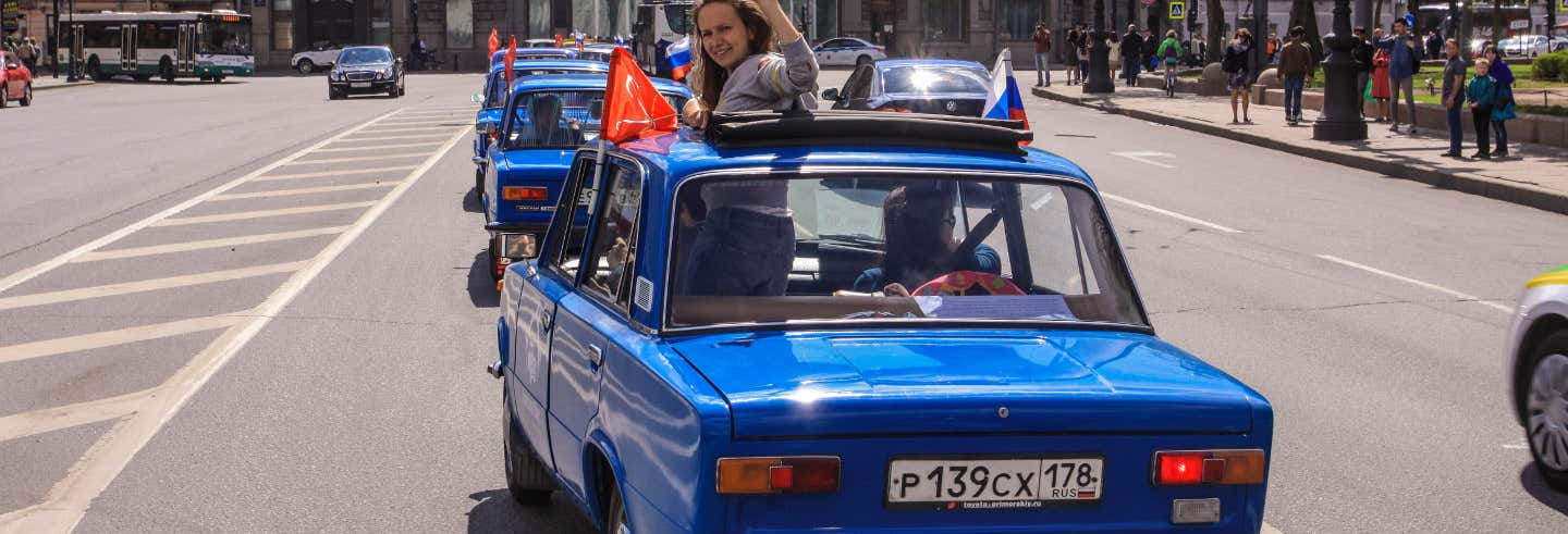 Visite de Saint-Pétersbourg dans une voiture soviétique